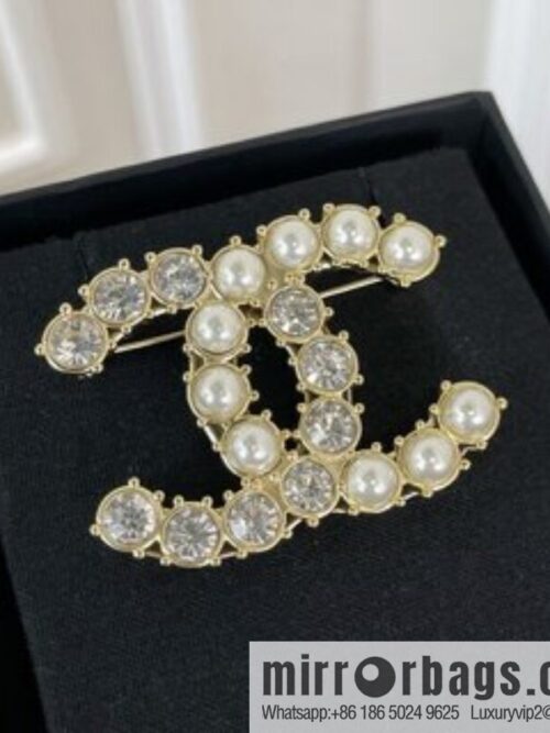 i1636986352_1573_1-800x800wj4ccss4ojy15645_20250716011545.jpg New ☑️ Chanel double c pearl brooch