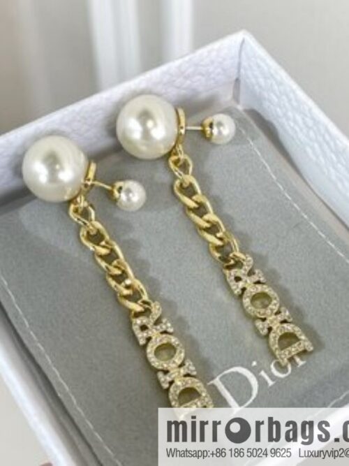 New ☑️ Dior full diamond letter size pearl stud earrings