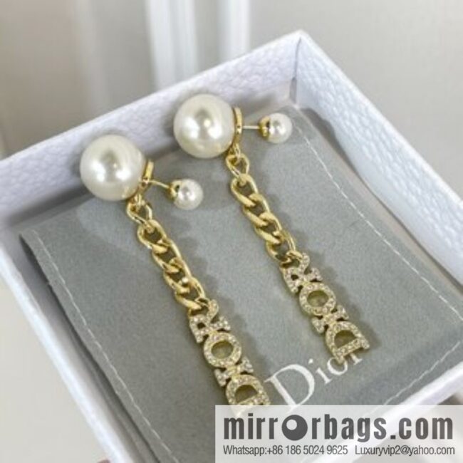 New ☑️ Dior full diamond letter size pearl stud earrings