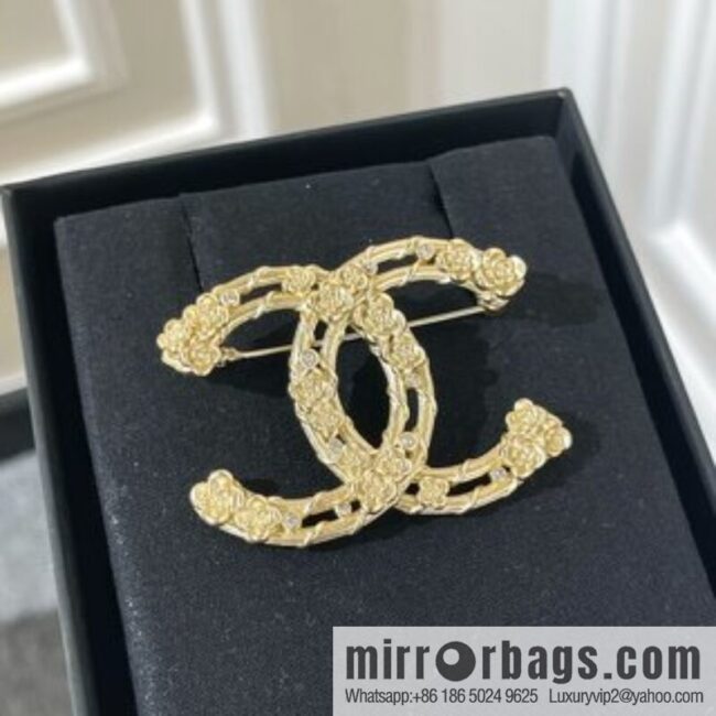 New ☑️ Chanel double c brooch