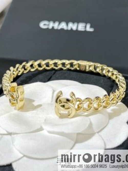 i1642343121_5600_2-800x800i041kgfmhev15579_20250716011509.jpg New ☑️ Chanel Double C Glossy Opening Bracelet