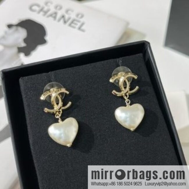 New ☑️ Chanel double c peach heart stud earrings
