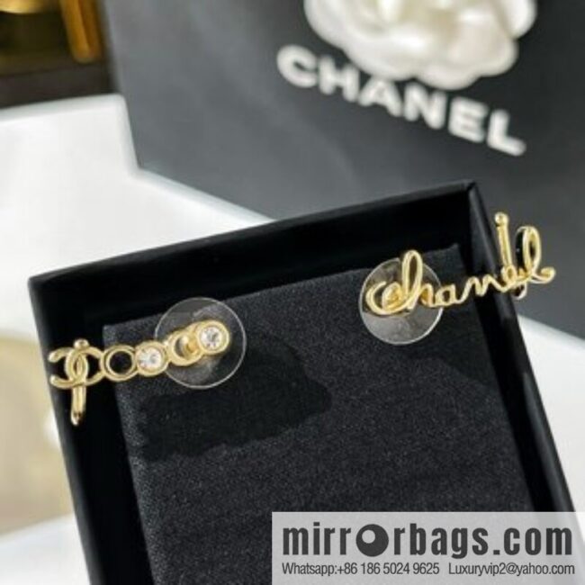 New ☑️ Chanel 2022 coco letter asymmetrical stud earrings ear hook