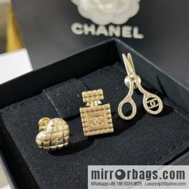 New Chanel three-piece set, scissors, perfume bottle, peach heart brooch