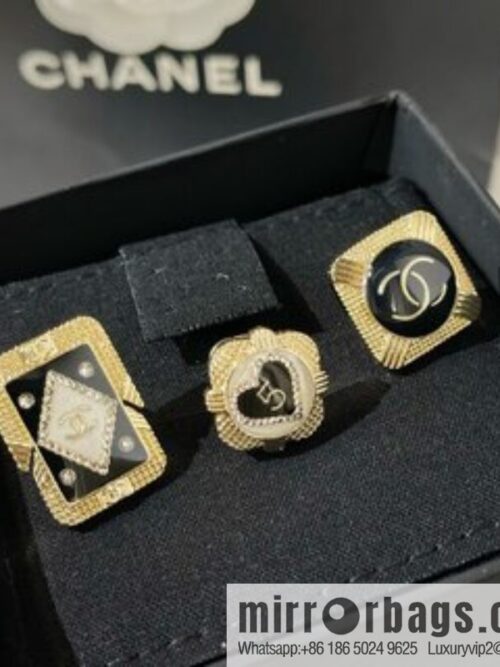 i1647614214_2043_2-800x800hlpkqiw1j5j4249_20250715233206.jpg 2021 new Chanel castle series three-piece brooch