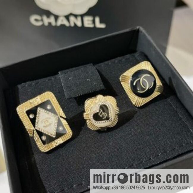 2021 new Chanel castle series three-piece brooch