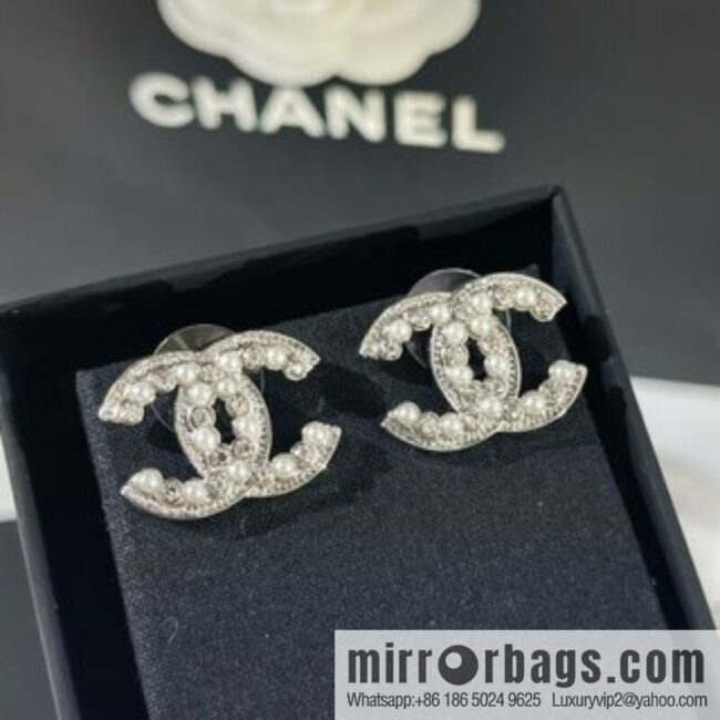 New ☑️ Chanel double c pearl stud earrings