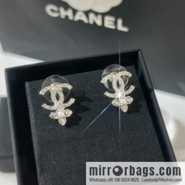 New ☑️ Chanel double c four-leaf clover pearl stud earrings