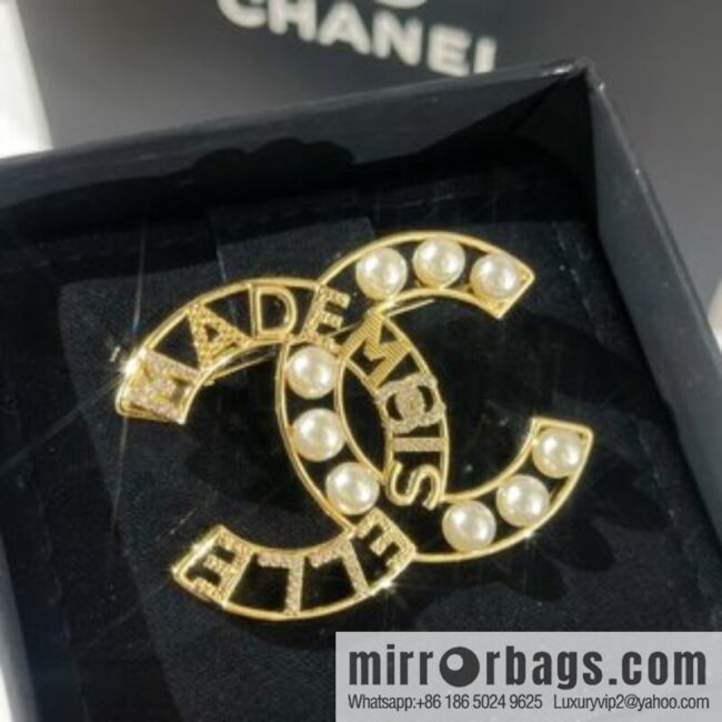 New ☑️ Chanel double c letter MADEM SELLE pearl brooch