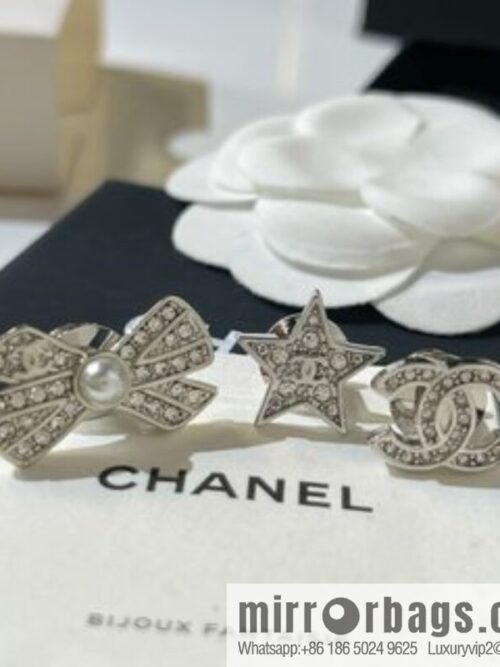 New ☑️ Chanel double c bow, pentagram brooch