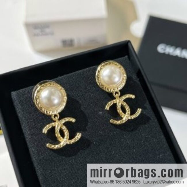New ☑️ Chanel double c pearl stud earrings