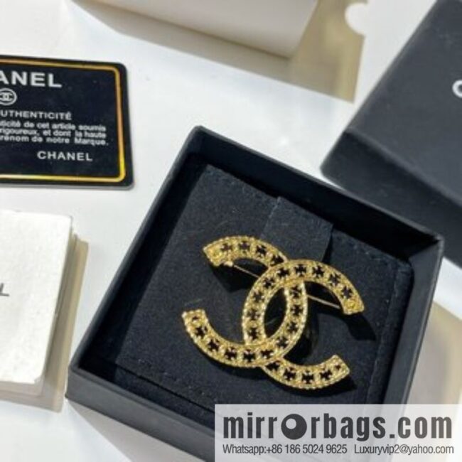 New ☑️ Chanel double c cut-out brooch