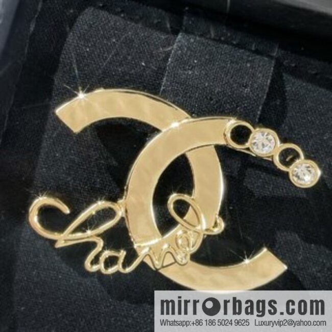 New ☑️ Chanel double c letter brooch