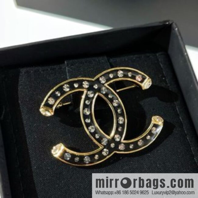 New ☑️ Chanel double c rhinestone brooch
