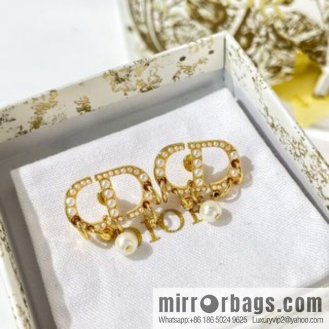 New ☑️ Dior CD pearl stud earrings brooch