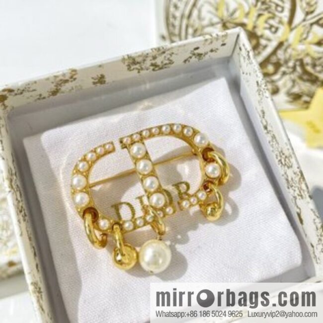 New ☑️ Dior CD pearl stud earrings brooch