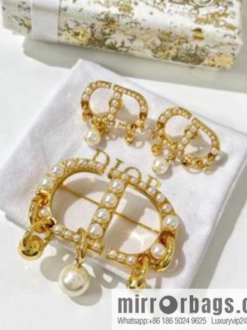 New ☑️ Dior CD pearl stud earrings brooch