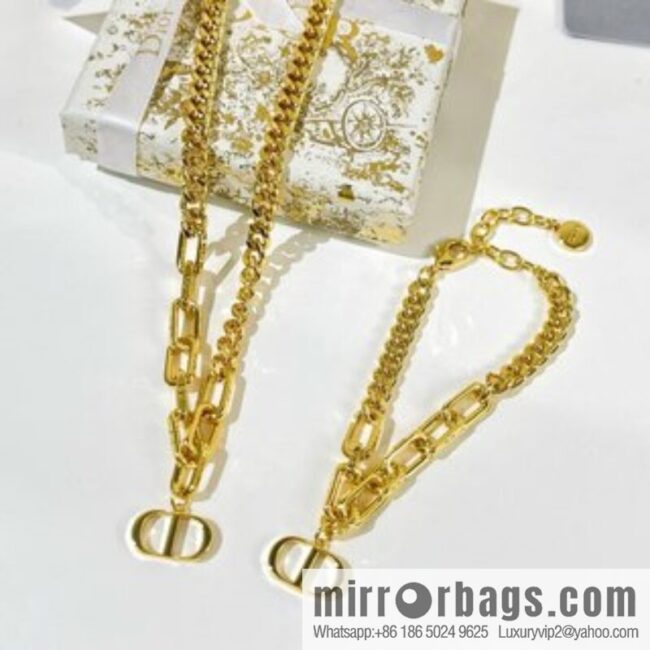 New ☑️ Dior gold CD necklace bracelet