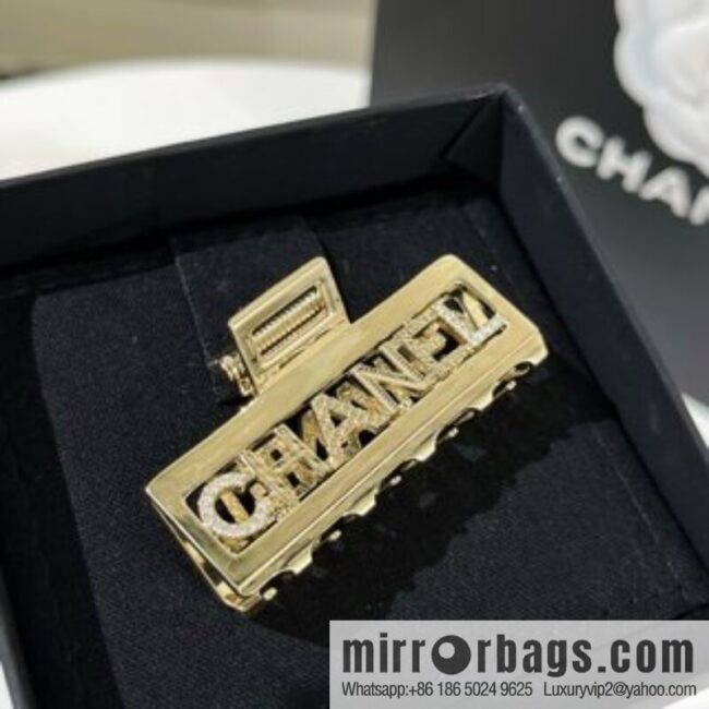 New ☑️ Chanel cut-out with drill letter hairpin hairpin
