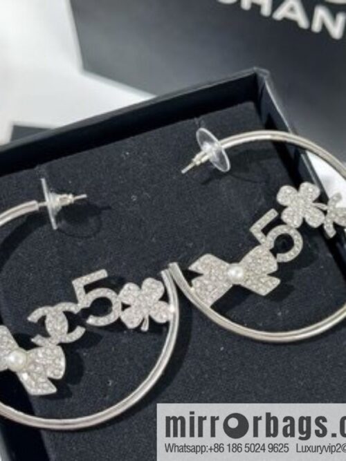 New ☑️ Chanel double c bow 5 word four leaf clover stud earrings