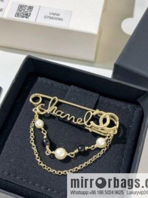 New ☑️ Chanel double c fringed pearl pin 🧷 brooch