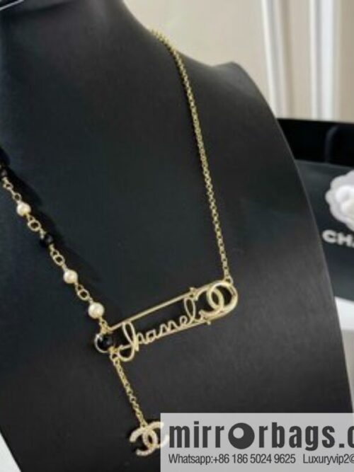 New ☑️ Chanel double c fringed pearl pin 🧷 necklace