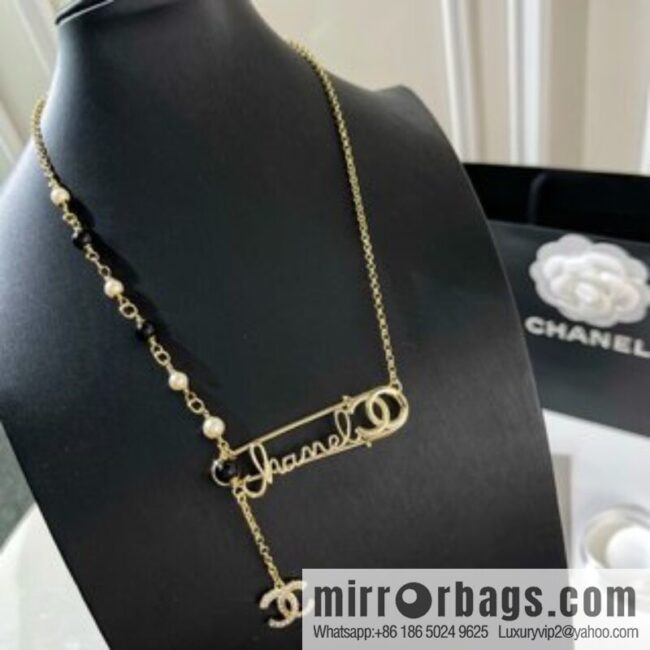 New ☑️ Chanel double c fringed pearl pin 🧷 necklace