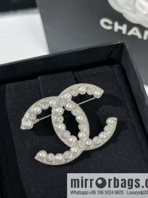 i1649600038_1140_1-1-800x800aenri3ulrbn4371_20250715233317.jpg New ☑️ Chanel pearl double c brooch