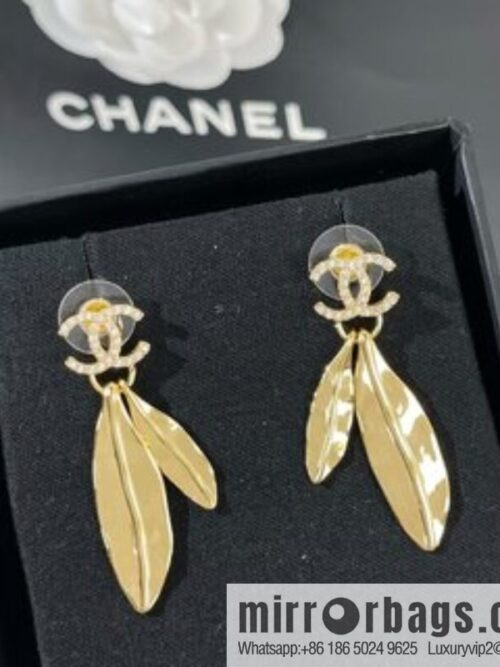 i1649601902_1238_1-800x800jwvami2qcf54293_20250715233230.jpg New ☑️ Chanel double c gold tree leaf stud earrings