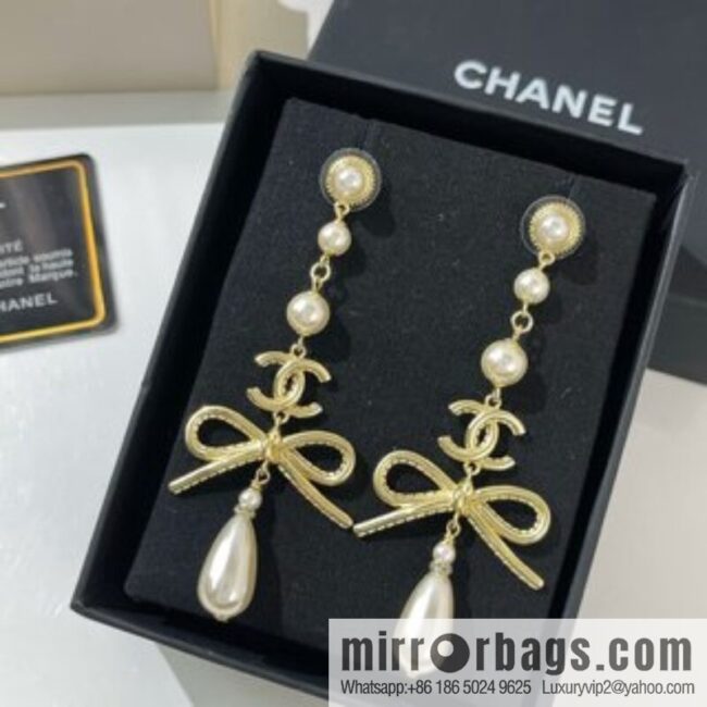 New ☑️ Chanel gold double c bow, stud earrings