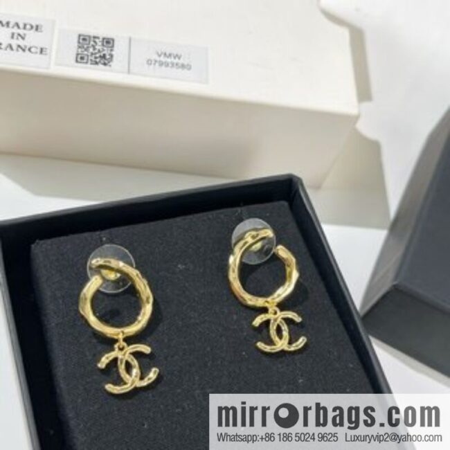 New ☑️ Chanel gold double c stud earrings
