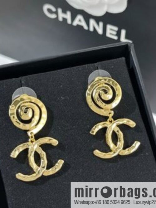 i1650205317_3358_1-800x800f0zsk5rmwnz23236_20250716022429.jpg New ☑️ Chanel gold double c stud earrings
