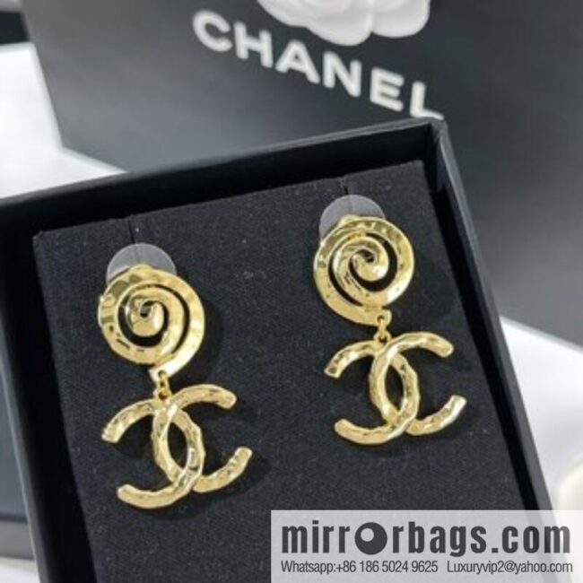 New ☑️ Chanel gold double c stud earrings