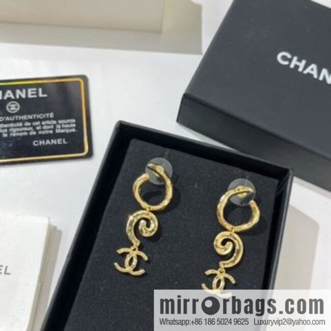 New ☑️ Chanel gold double c stud earrings