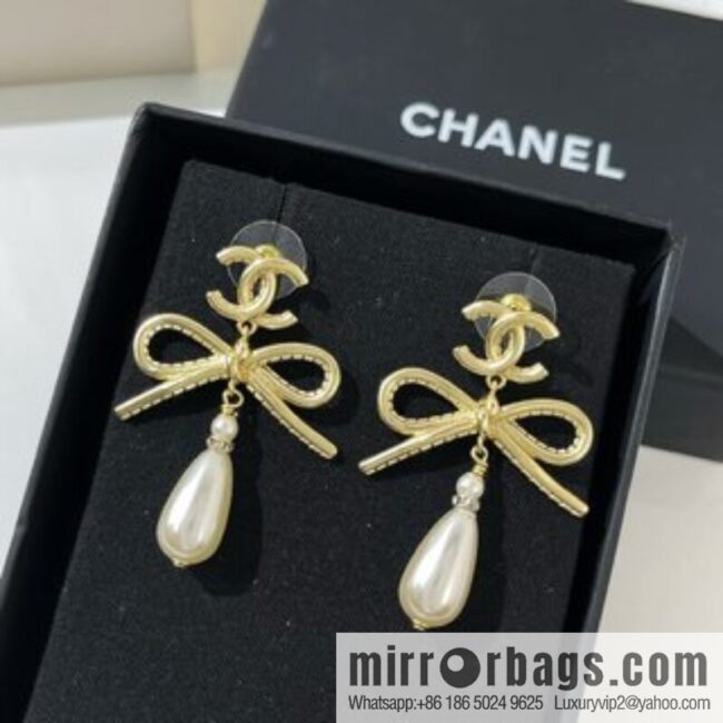 New ☑️ Chanel double c bow, pearl, stud earrings