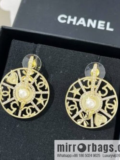 New ☑️ Chanel turntable pearl stud earrings
