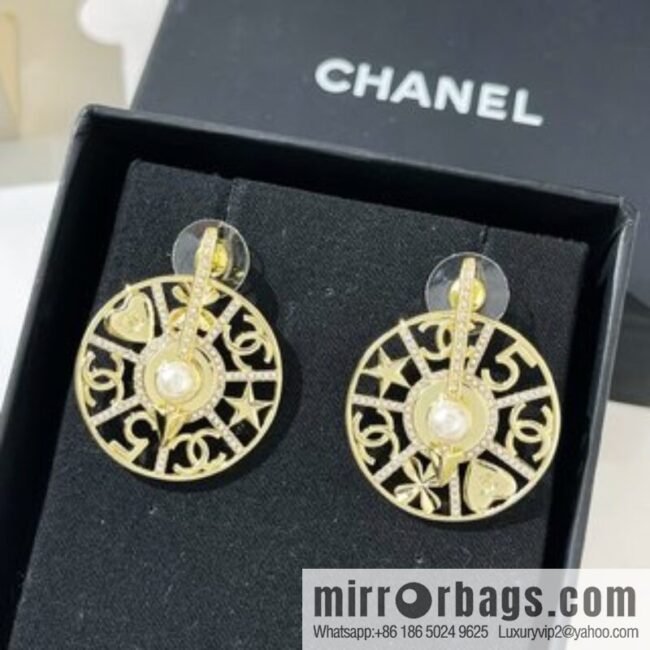 New ☑️ Chanel turntable pearl stud earrings