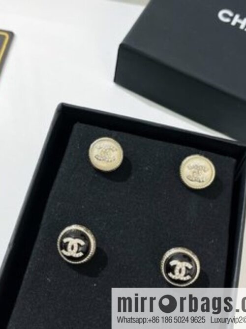 i1650376300_9330_1-800x800qqvz2rvl1ug23210_20250716022417.jpg New ☑️ Chanel double c full diamond, black and white beads, stud earrings