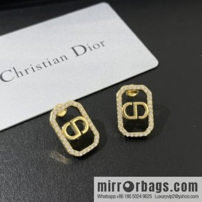 i1650468929_8885_2-800x800fpakukdln2r20302_20250716015743.jpg New ☑️ Dior CD pearl star necklace stud earrings