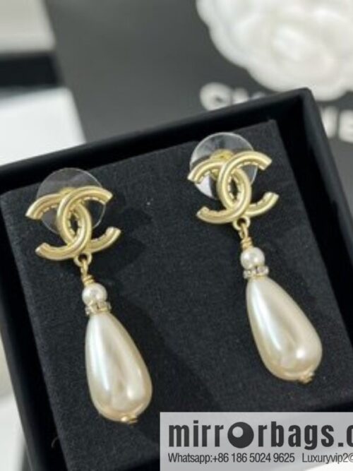 New ☑️ Chanel double c pearl stud earrings