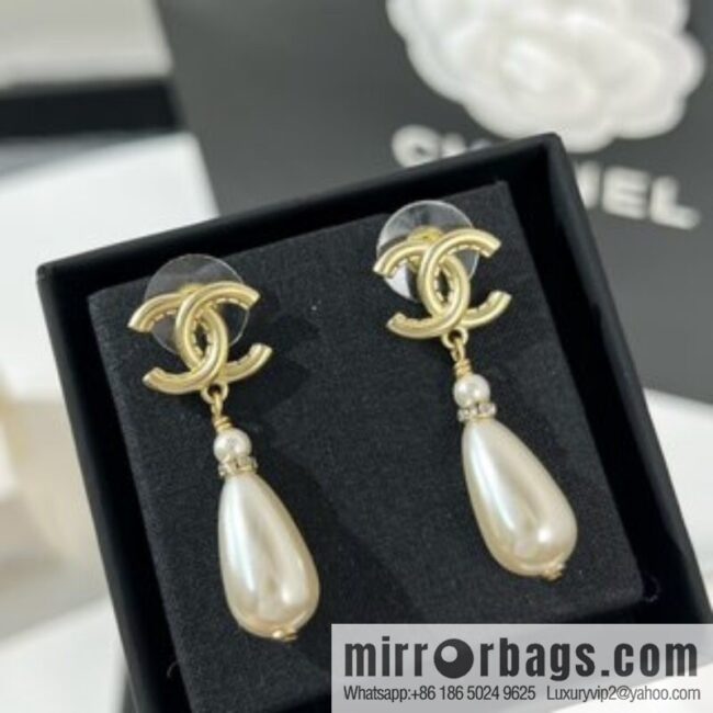 New ☑️ Chanel double c pearl stud earrings