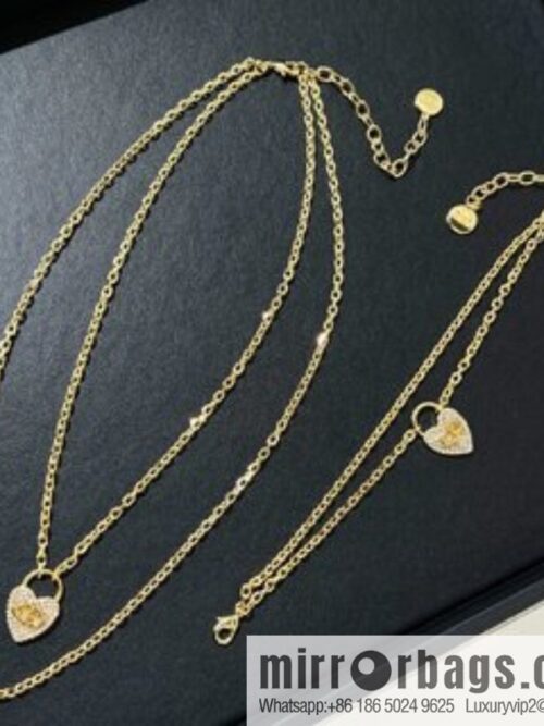 New ☑️ Dior CD full diamond peach heart necklace bracelet