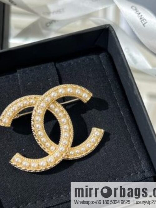 New ☑️ Chanel double c pearl brooch