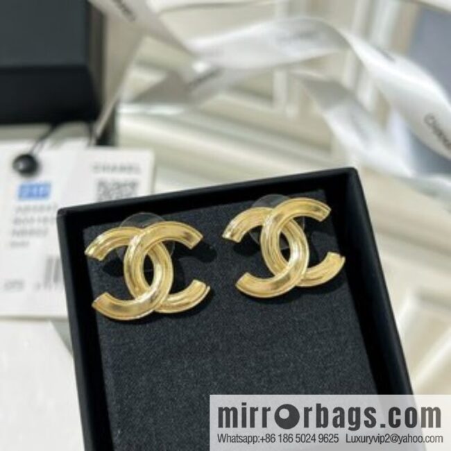 New ☑️ Chanel gold double c stud earrings