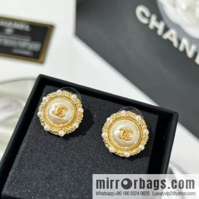 New ☑️ Chanel round double c pearl stud earrings