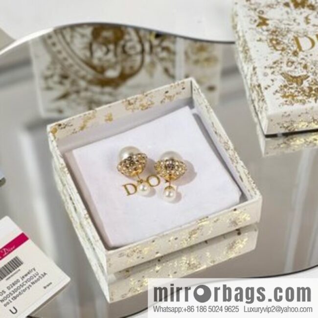 New ☑️ Dior full diamond size pearl stud earrings