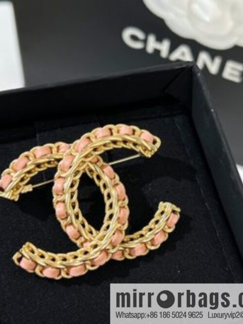 New ☑️ Chanel double c powder leather rope brooch