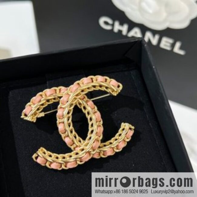 New ☑️ Chanel double c powder leather rope brooch