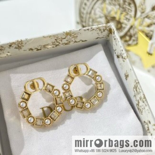 New ☑️ Dior CD square diamond stud earrings