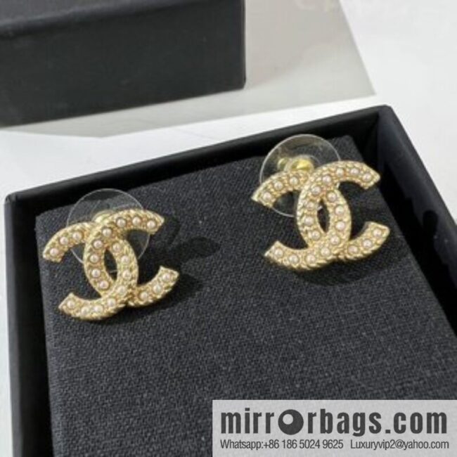 New ☑️ Chanel double c pearl stud earrings